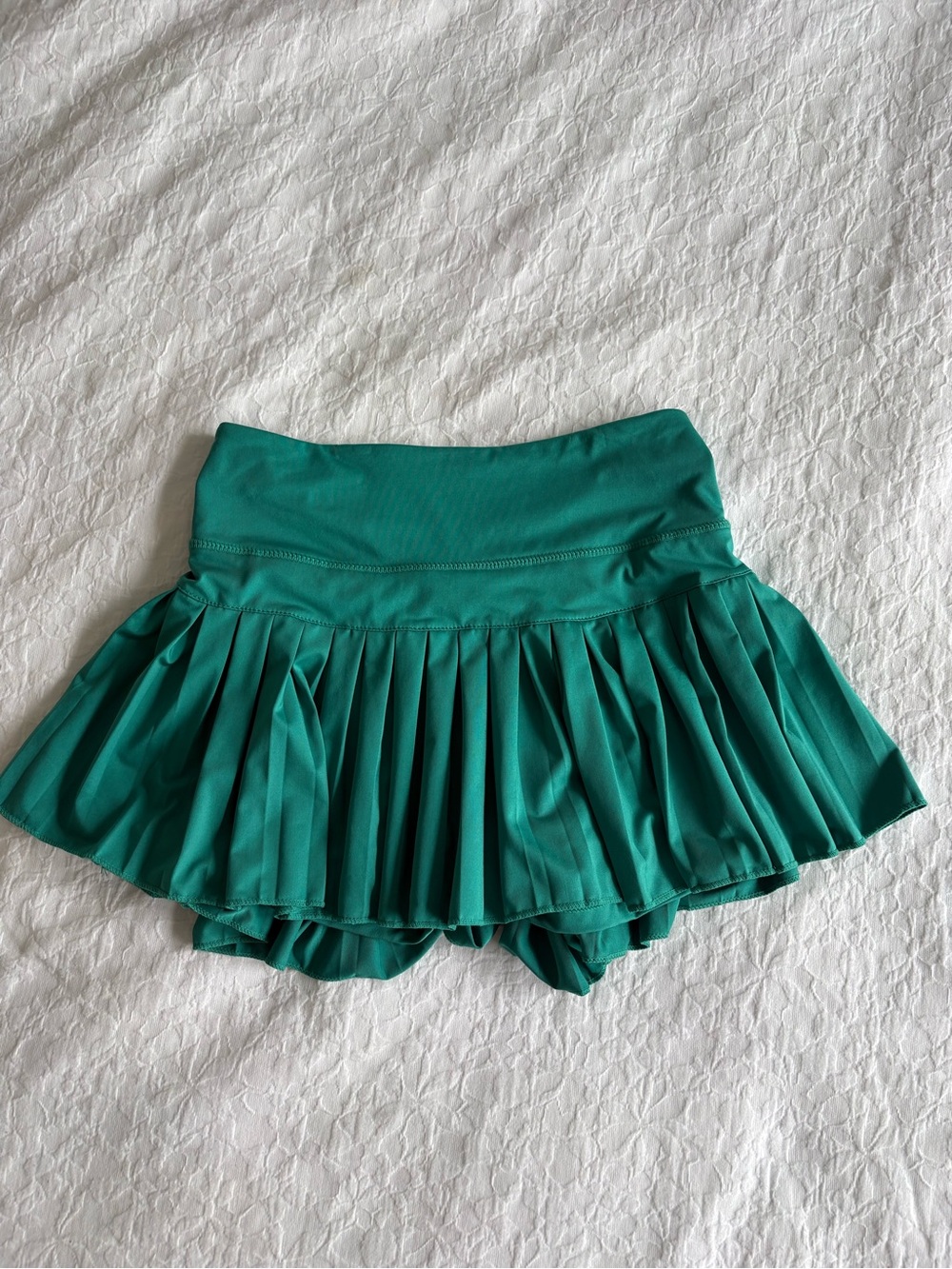 GOLD HINGE Pleated Green Athletic Skirt